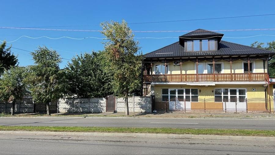 Casă cu 4 camere în Pașcani