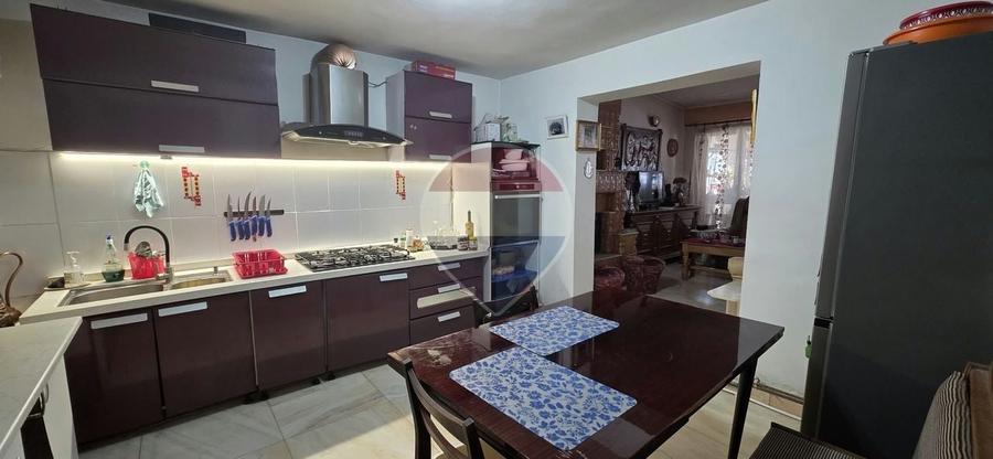 Casă individuală cu 5 camere cu Teren 1682 Mp în Lucieni