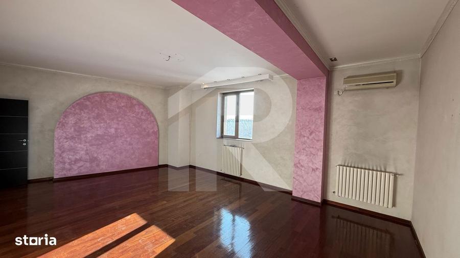 Casă cu 7 camere cu Piscina în Ferentari