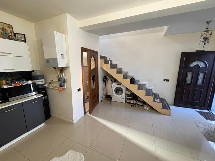 Duplex cu 5 camere cu Teren 300 Mp în Jilava
