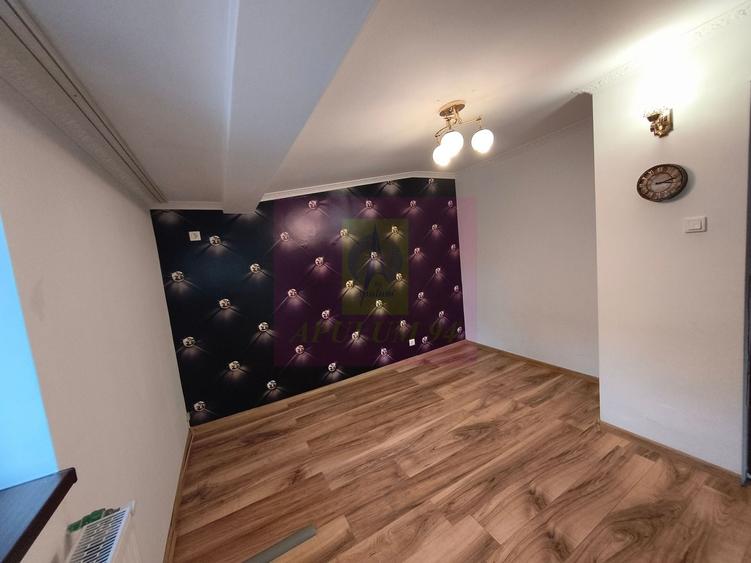 Casă individuală cu 7 camere cu Canalizare în Vitan Mall