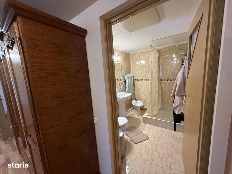 Casă cu 4 camere în Central