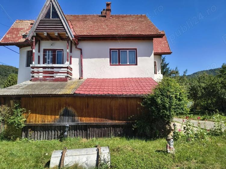 Casă cu 4 camere cu Teren 1000 Mp în Central