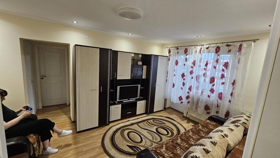 Apartament cu 2 camere semidecomandat în Cetate