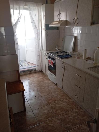 Apartament cu 3 camere decomandat în Exterior Vest