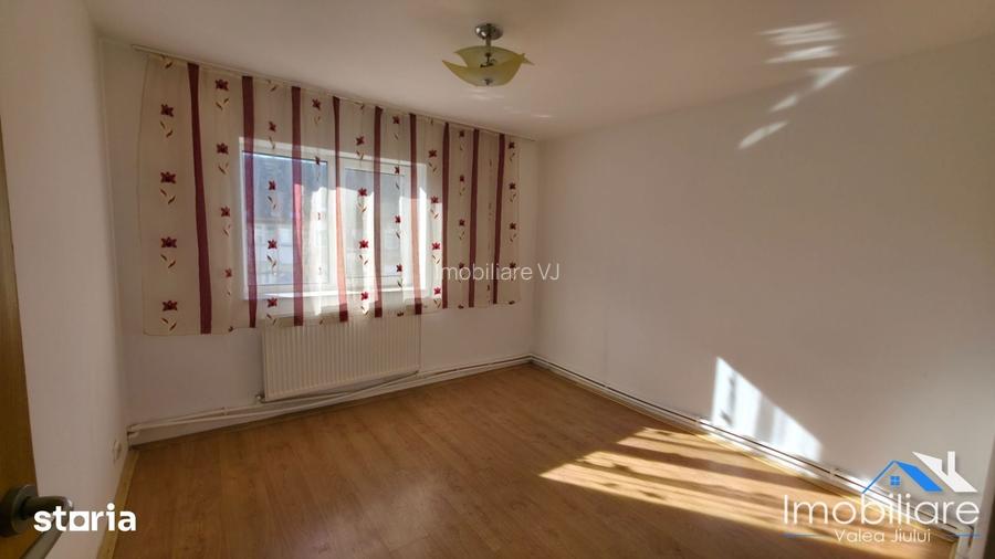 Apartament 3 camere de vanzare Cocosvar, Vulcan