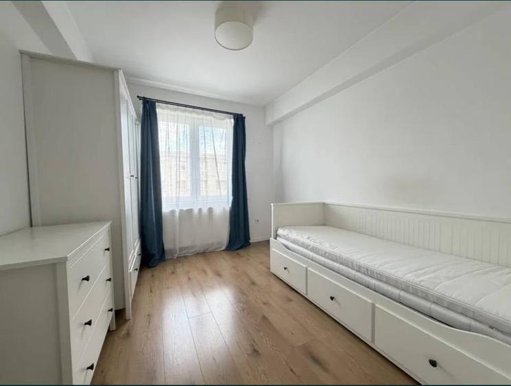 Apartament cu 3 camere semidecomandat în Central