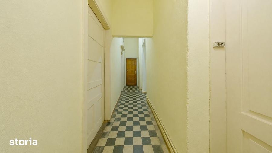 Apartament cu 8 camere în Central