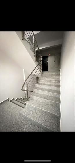 Apartament cu 3 camere semidecomandat în Topoloveni