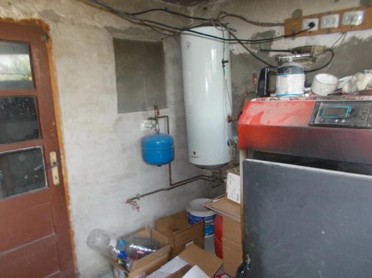 Casă cu 6 camere cu Teren 1600 Mp în Aradului