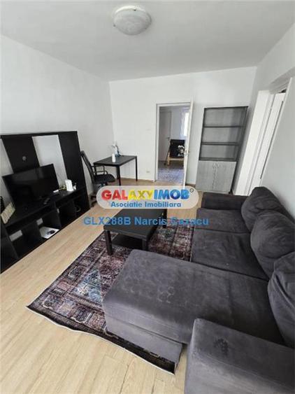 Apartament cu 2 camere semidecomandat, mobilat în P-ța Victoriei