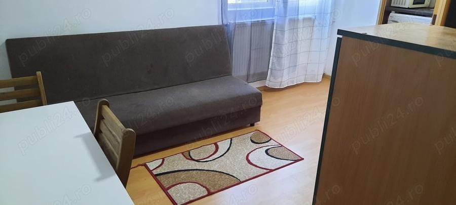 Garsonieră decomandată în Titan
