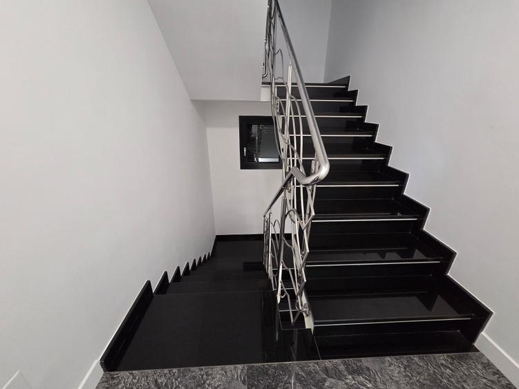 Casă individuală cu 5 camere cu Teren 2867 Mp în Exterior Vest