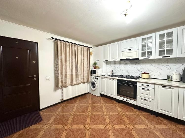 Apartament cu 3 camere decomandat, mobilat în Iris