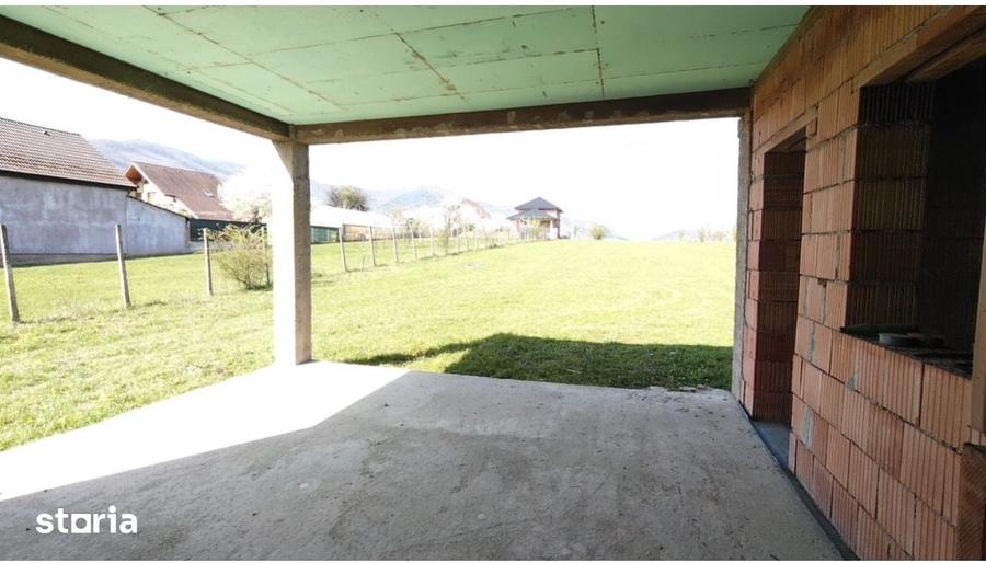 Casă cu 4 camere cu Teren 500 Mp în Poplaca