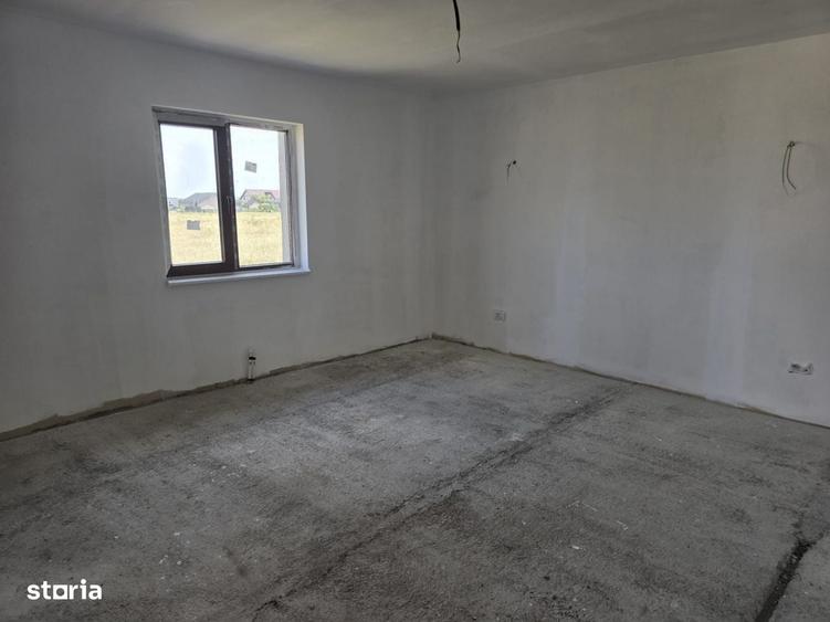 Casă cu 3 camere în Dumbrava