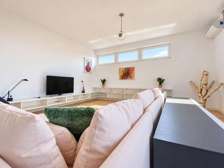 Apartament cu 3 camere decomandat, mobilat în Bălcescu