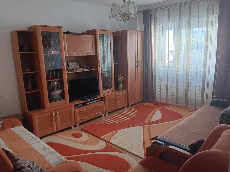 Apartament cu 3 camere decomandat în Zorilor
