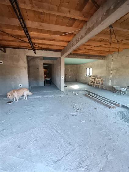 Casă cu 6 camere cu Teren 512 Mp în Apollo