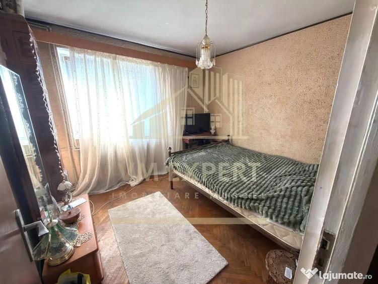 Apartament cu 3 camere semidecomandat în Central