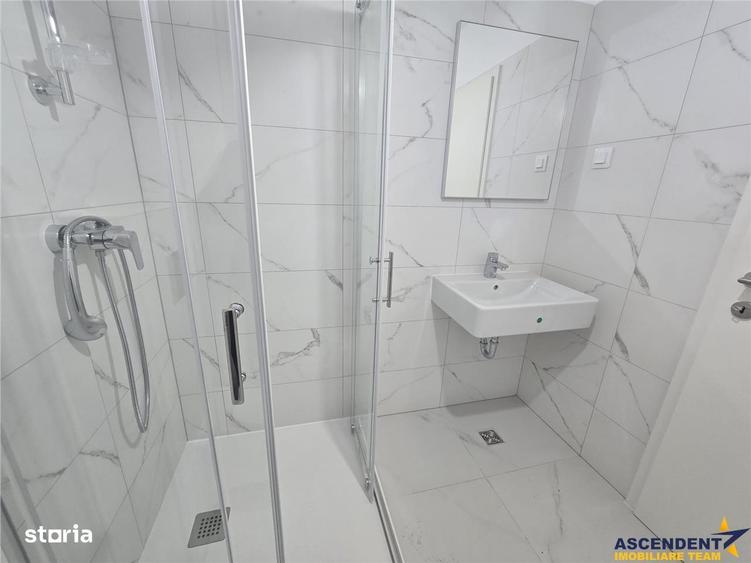 Apartament cu 3 camere decomandat în Tractorul