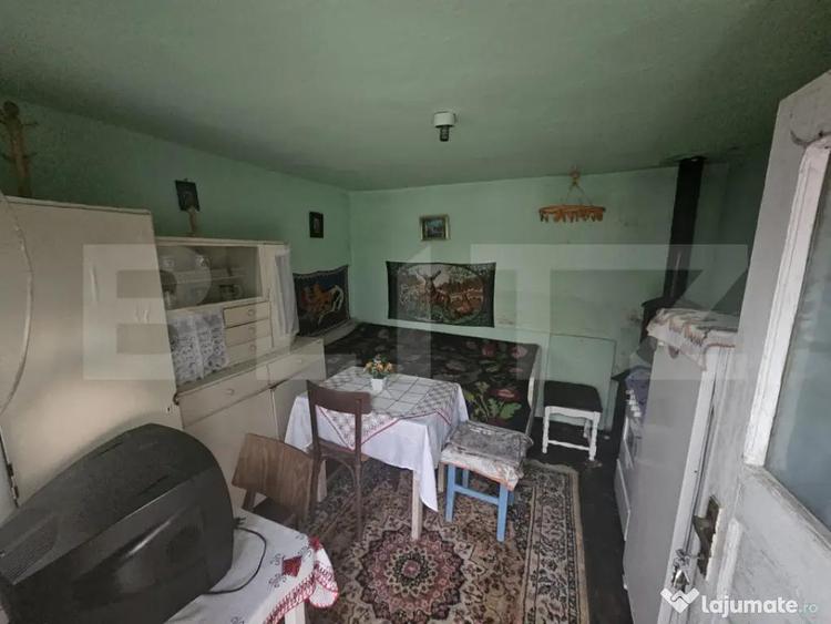 Casa cu 2 camere ?i anexe, zona centrala, Campeni - 3