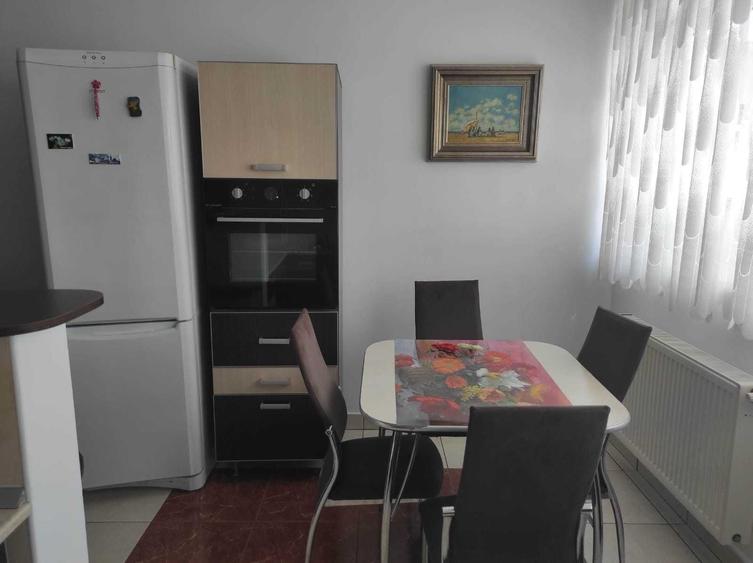 Apartament cu 3 camere semidecomandat în Zorilor