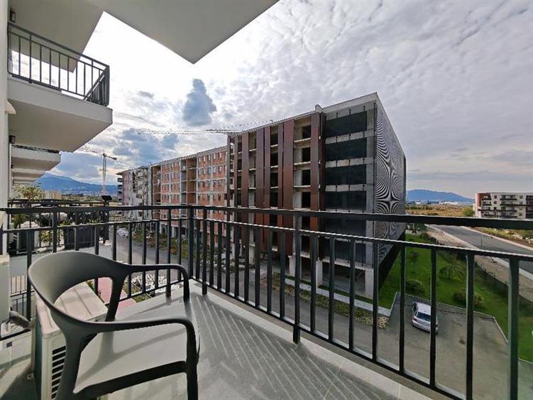 Apartament cu 3 camere decomandat, mobilat în Tractorul
