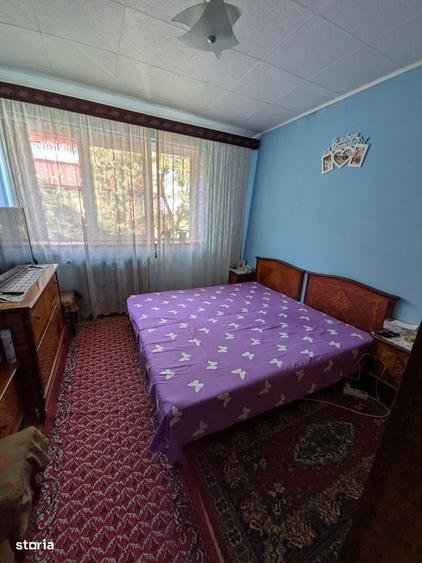 Apartament cu 3 camere semidecomandat în Calea București