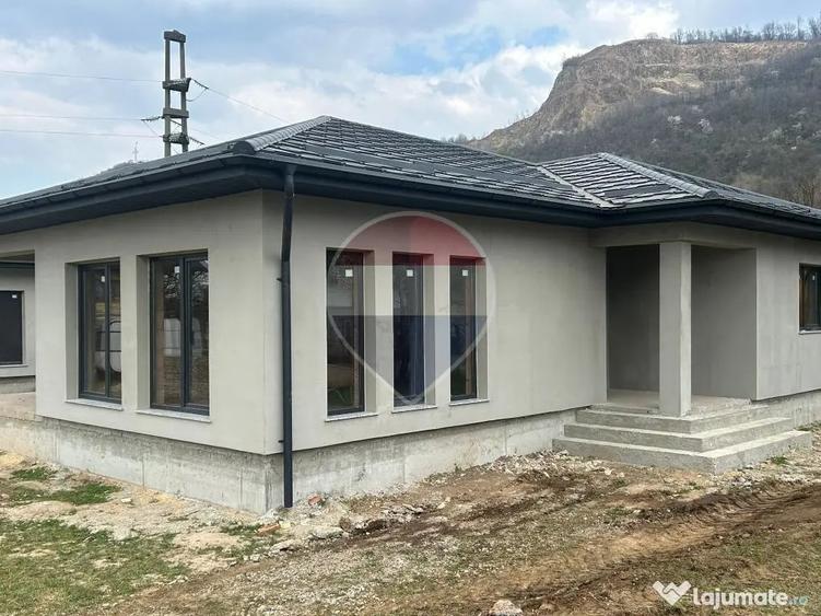 Casă cu 3 camere cu Teren 500 Mp în Central