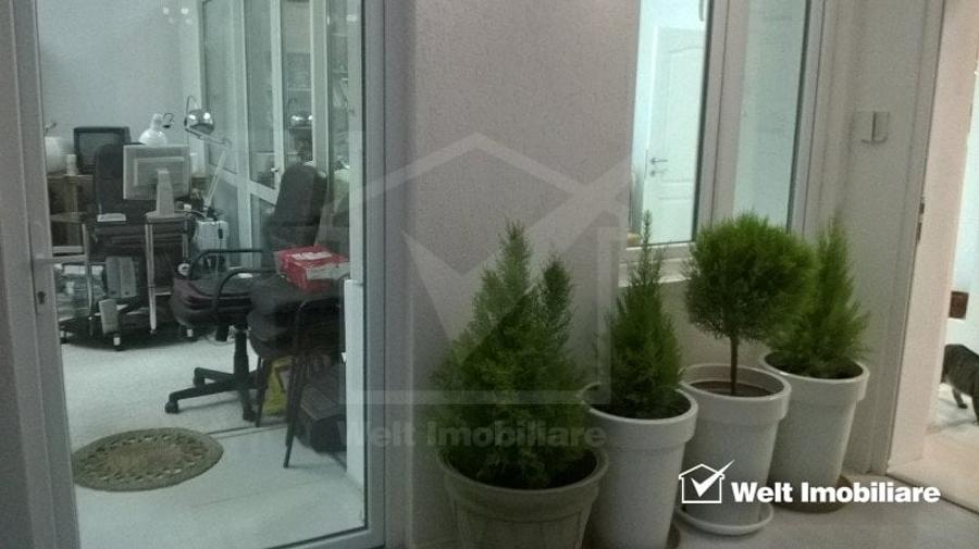 Apartament cu 3 camere semidecomandat în Central