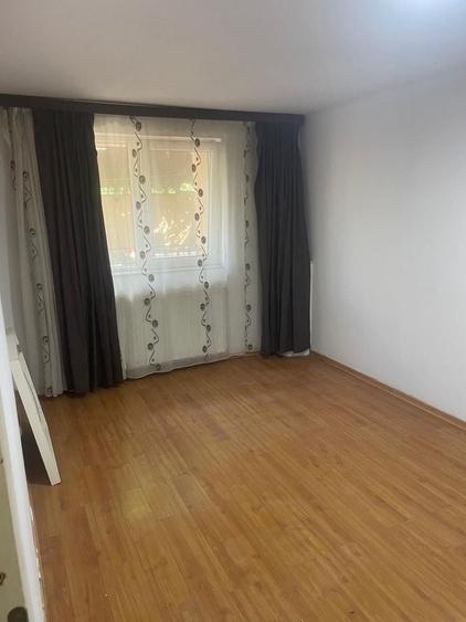Casă cu 4 camere cu Teren 200 Mp în Fundeni