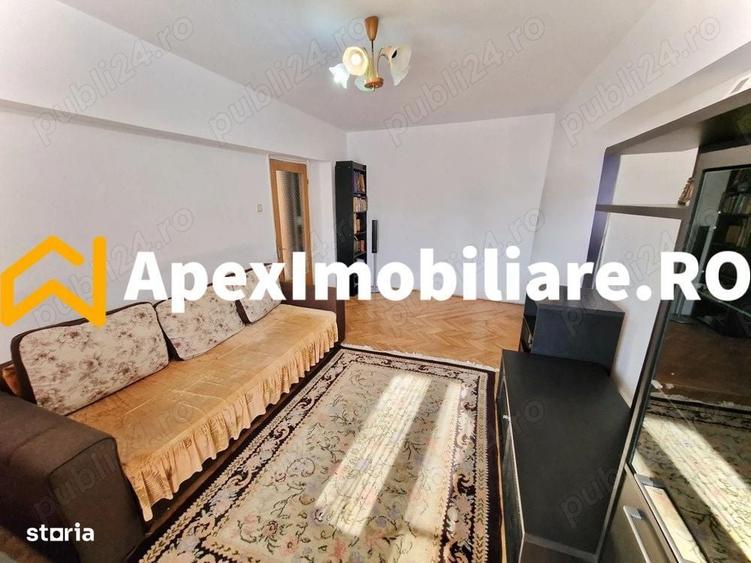 Apartament cu 3 camere semidecomandat în Central