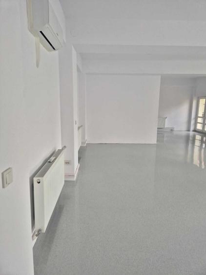 Spațiu comercial, de 280 mp, în Central