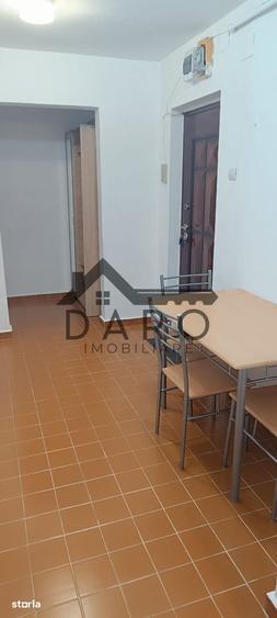 Apartament cu 3 camere decomandat în Cornișa