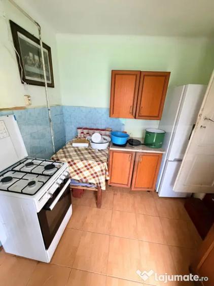 Casă cu 5 camere cu Canalizare în Central