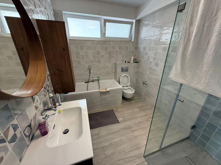 Casă individuală cu 6 camere cu Piscina în Tomis Plus