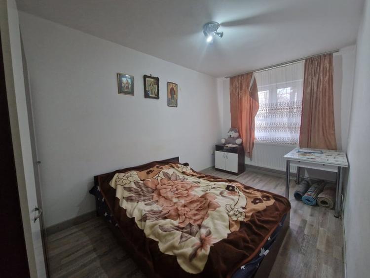 Apartament cu 2 camere semidecomandat, mobilat în Traian