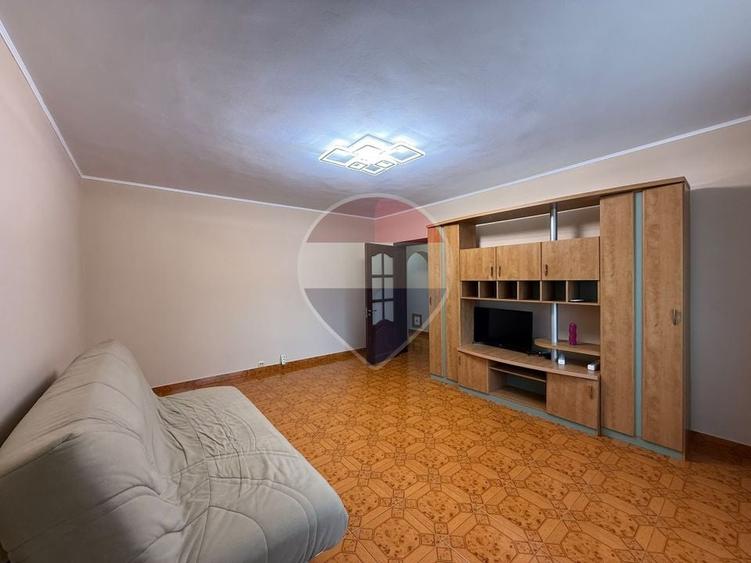 Apartament cu 3 camere decomandat, mobilat în Nerva Traian