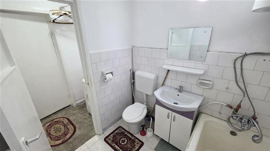 Apartament cu 2 camere semidecomandat, mobilat în Central