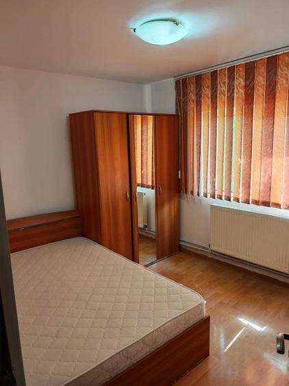 Apartament cu 2 camere semidecomandat, mobilat în Central