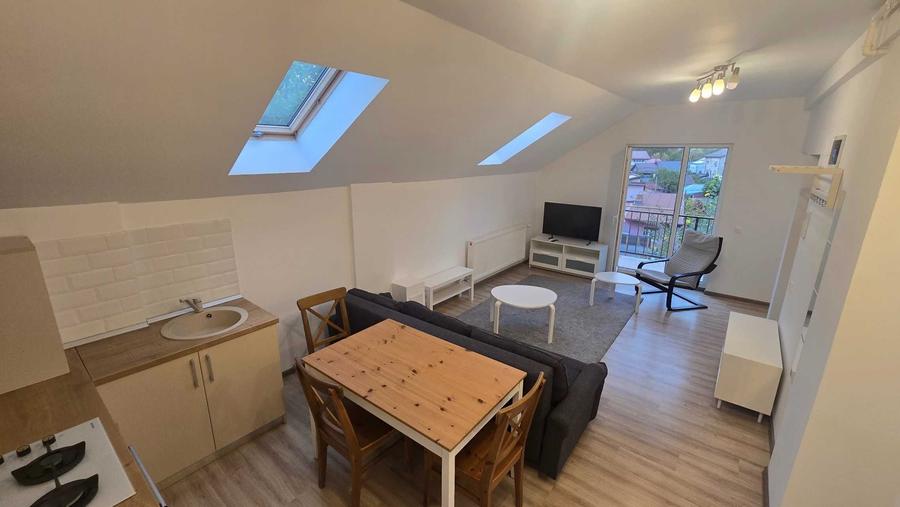 Apartament cu 3 camere decomandat în Barbu Văcărescu