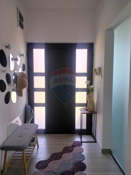 Casă cu 3 camere cu Teren 256 Mp în Nazna