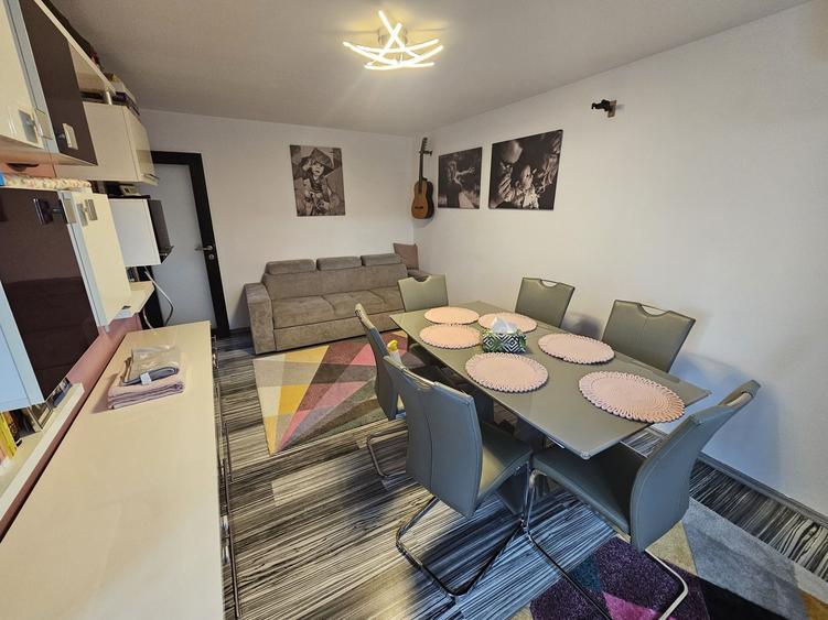 Apartament cu 3 camere decomandat în Central
