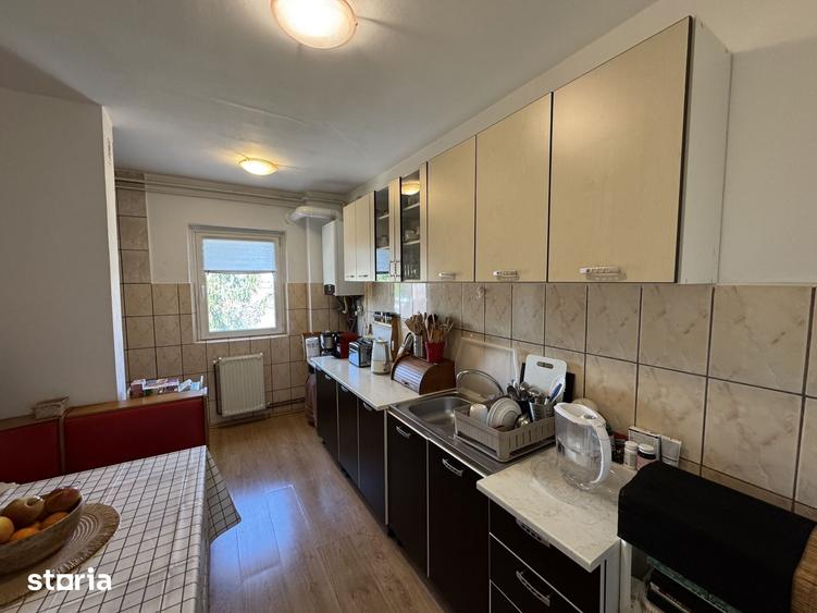 Apartament cu 3 camere decomandat, mobilat în Florilor