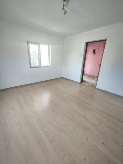 Casă individuală cu 3 camere cu Teren 900 Mp în Dănila