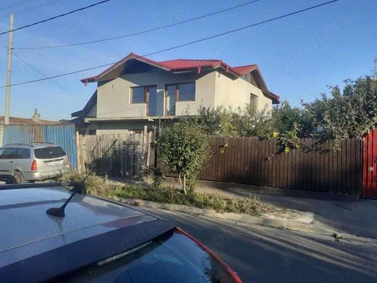 Casă cu 5 camere cu Teren 250 Mp în Buzaului