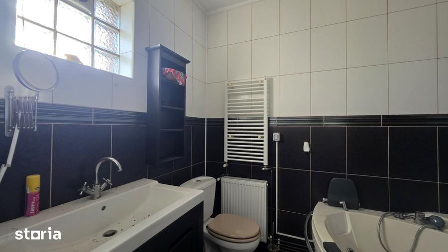 Casă cu 6 camere cu Teren 640 Mp în Grădiștea