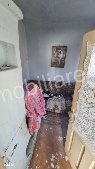 Casă cu 2 camere cu Teren 3500 Mp în Merișani