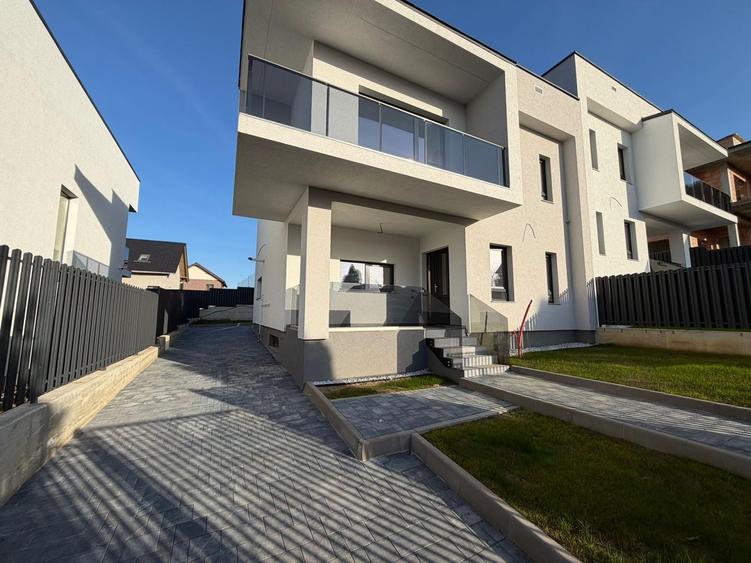 Duplex cu 4 camere cu Canalizare în Dezmir